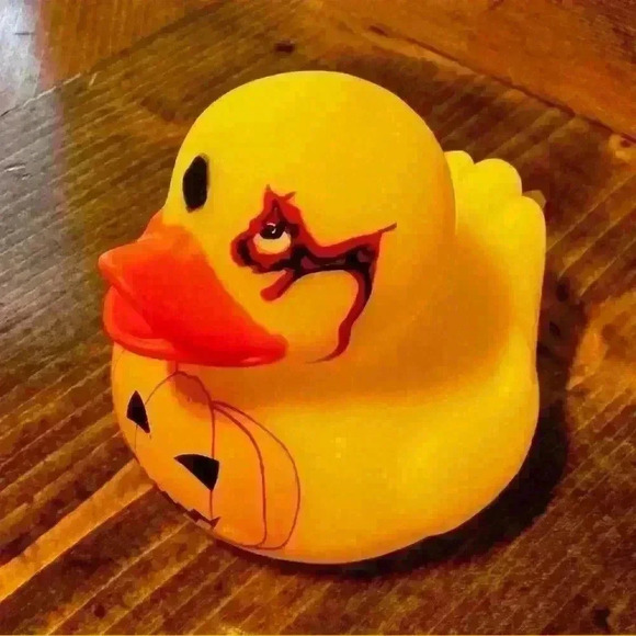 NWOT Set of 4 Variety Halloween Mini Rubber Duckies - Picture 2 of 6